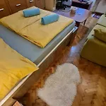 Δωμάτια σε οικογενειακή κατοικία Weiner Downtown *